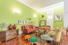 Vintage downtown apartment with patio